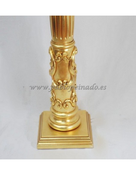 Atril de pie madera, pan de dorado, columna Griega. 

Altura: 158 cm.
Posalibro: 33 x 42 cm.